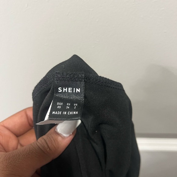 Black Scrunched Shein dress - Picture 3 of 3